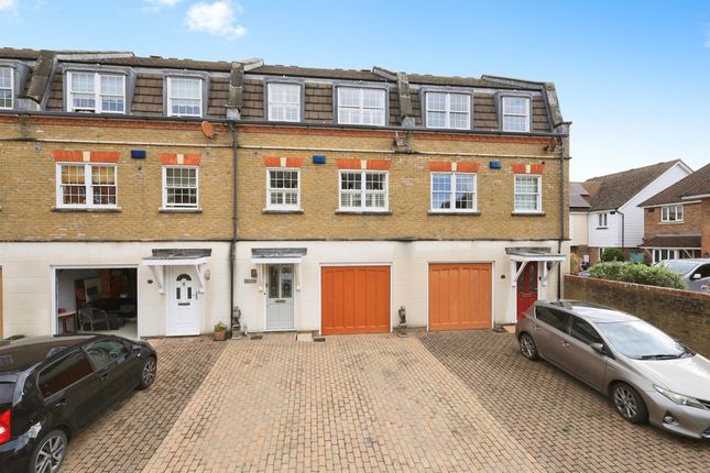 3 bedroom town house for sale