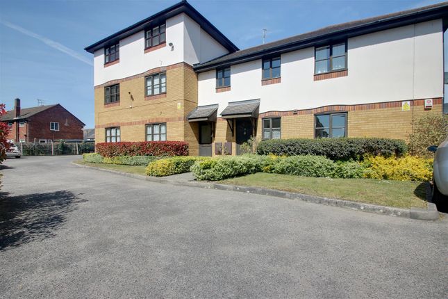 Water Lane, Kings Langley 1 bed apartment for sale