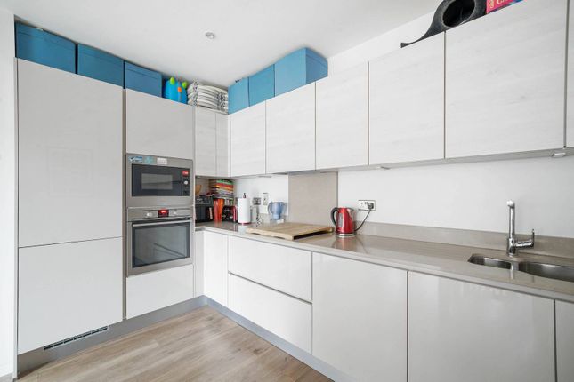 5 Gresham Place, London E3 2 bed flat for sale