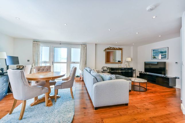 Wellesley Terrace, Islington, London, N1 2 bed flat for sale
