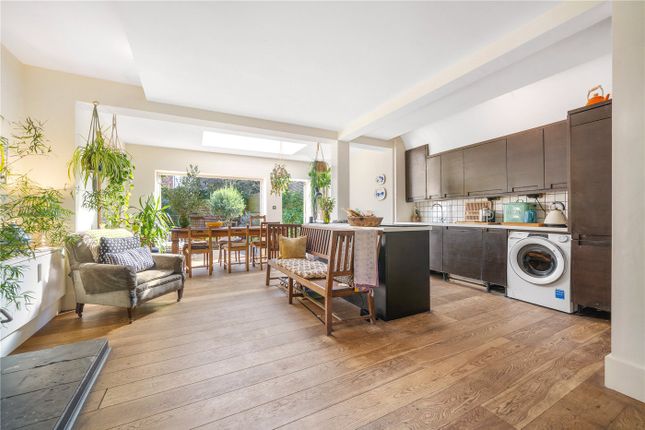 5 bedroom semi-detached house for sale