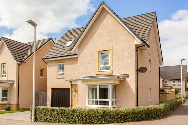 6 bed detached house