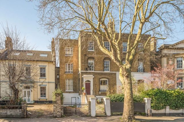 Asylum Road, London SE15 2 bed flat for sale