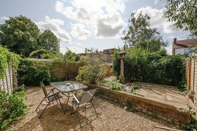 Lyveden Road, London SW17 2 bed flat for sale