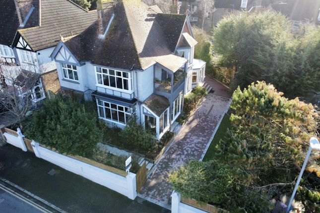 4 bed detached house