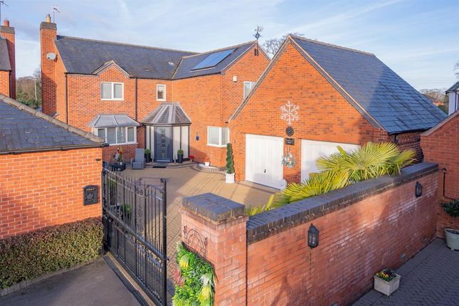 4 bed detached house