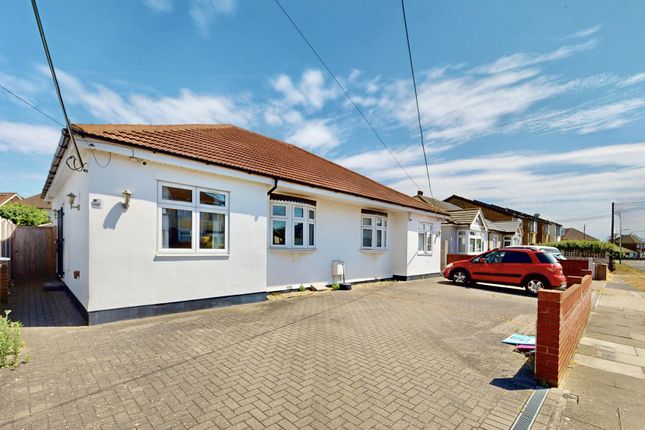 Stanley Road North, Rainham, RM13 3 bed semi