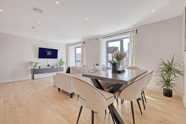 Pembury Apartments, Brentwood CM14 2 bed apartment for sale