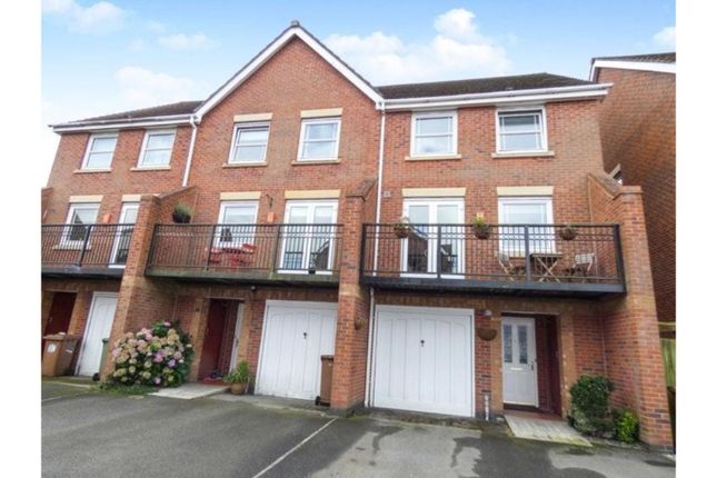 4 bed end terrace house