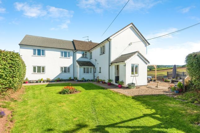 5 bed detached house