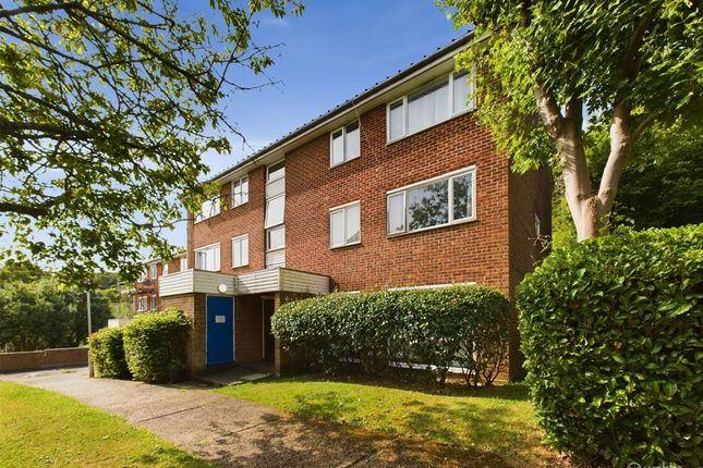 Hartscroft, Linton Glade, Croydon 2 bed flat for sale