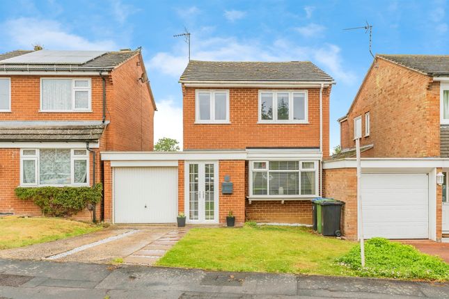 3 bedroom link detached house for sale