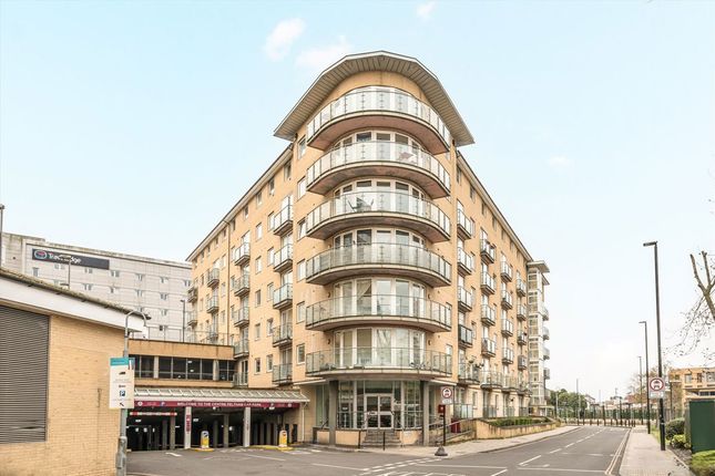 Bedfont Lane, Feltham TW13 2 bed flat for sale