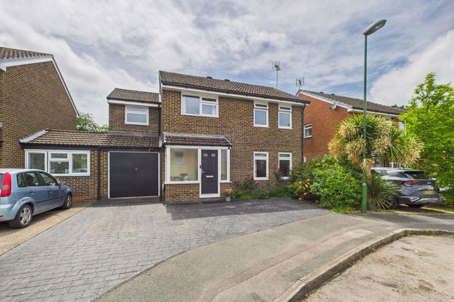 4 bedroom link detached house for sale