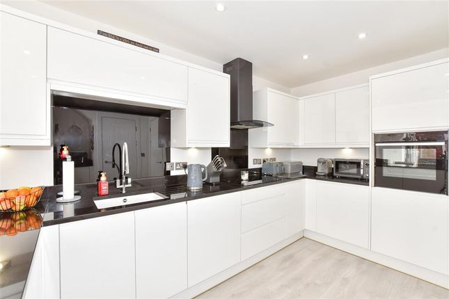 London Road, Dover, Kent 3 bed townhouse for sale
