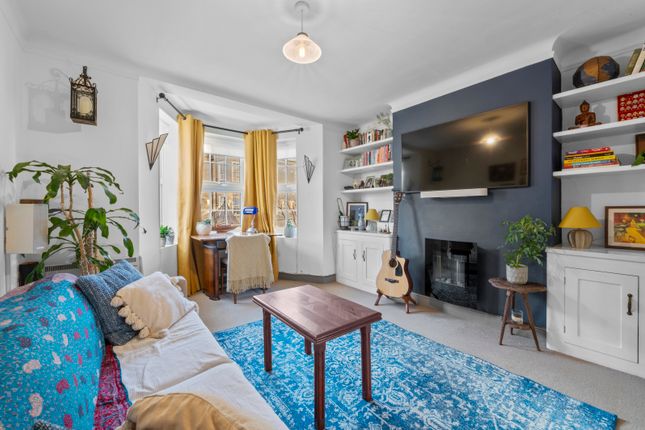 West Barnes Lane, Raynes Park KT3 2 bed apartment for sale