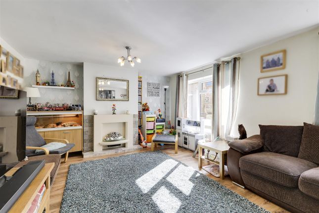 Wollaton Avenue, Gedling NG4 4 bed semi