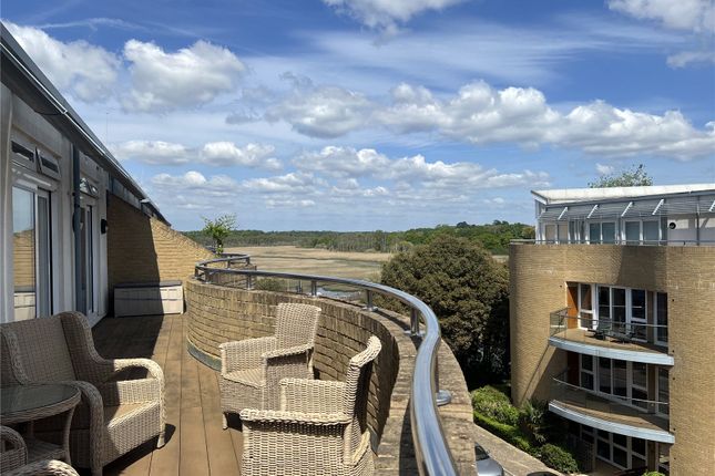 Almansa Way, Lymington, Hampshire, SO41 2 bed penthouse for sale