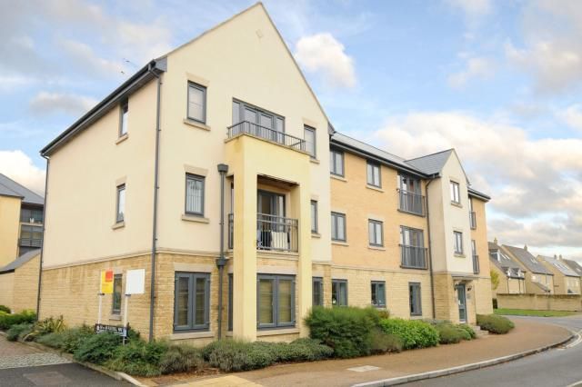 Carterton,  Oxfordshire,  OX18 2 bed flat for sale
