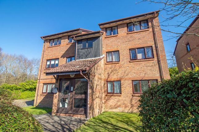 Downs Close, Crookhorn, PO7 8SN 2 bed flat for sale
