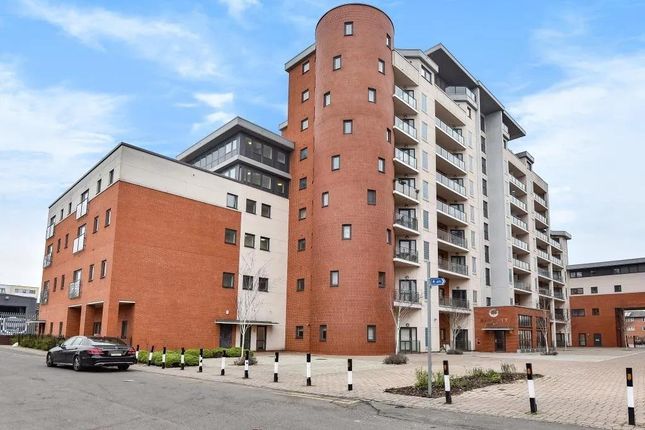 Grays Place, Slough, SL2 5GE 2 bed flat for sale