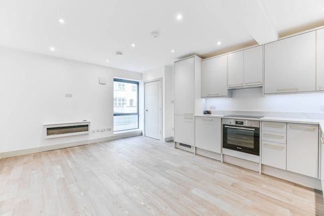 .Norbury Crescent, Norbury, London, SW16 1 bed flat for sale