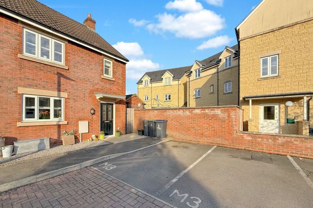 The Mowlems, Trowbridge BA14 3 bed semi