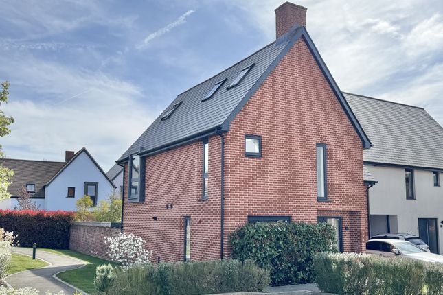5 bedroom semi-detached house for sale