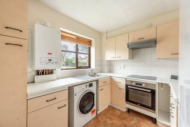 Lime Close, Harrow, HA3 2 bed flat for sale