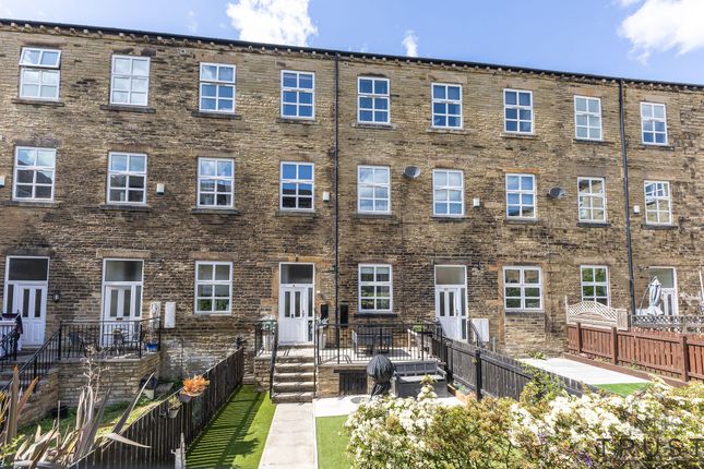 Brunswick Place, Heckmondwike, WF16 4 bed terraced house for sale