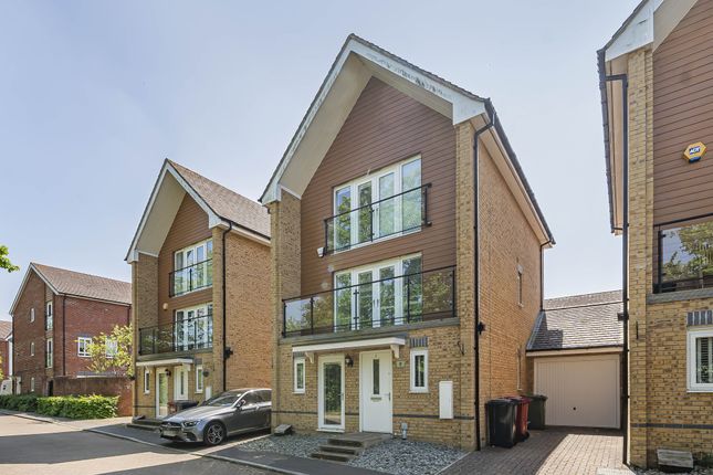 4 bedroom link detached house for sale
