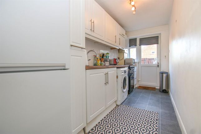 Rowland Way, Aylesbury HP19 1 bed maisonette for sale