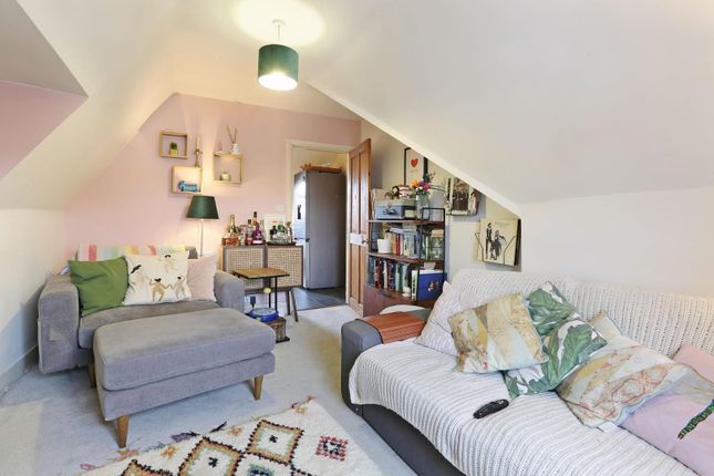 Greyhound Lane, London, SW16 2 bed flat for sale