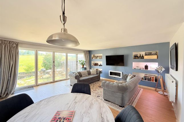 2 bedroom semi-detached bungalow for sale