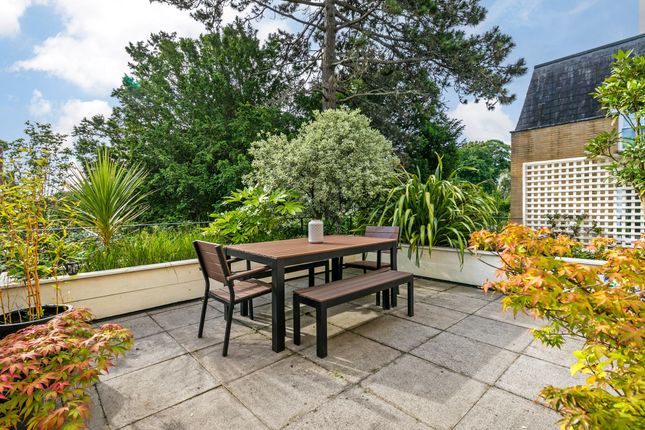 Barnes Close, Winchester, SO23 2 bed flat for sale