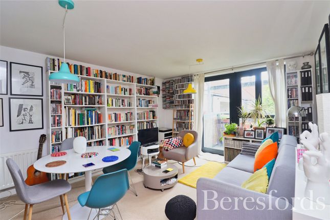 Upper Chase, Chelmsford, CM2 2 bed apartment for sale