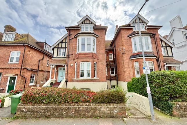 3 bedroom flat for sale