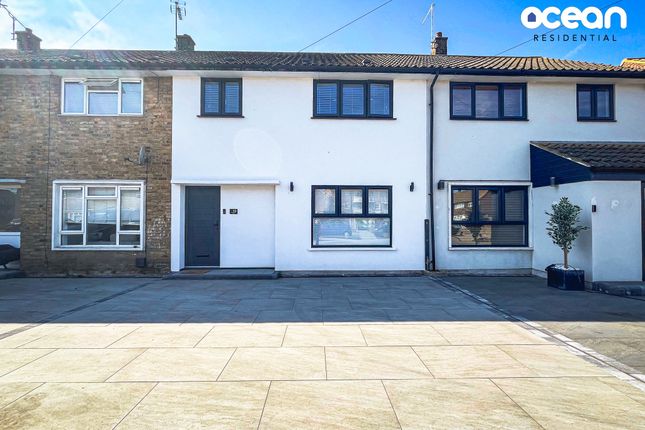 Blyth Avenue, Shoeburyness SS3 3 bed terraced house for sale