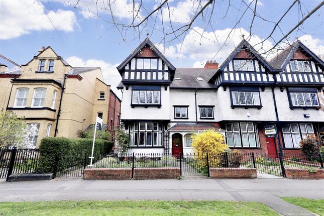 Westbourne Avenue 5 bed end of terrace house for sale