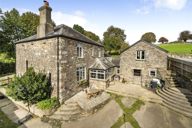 5 bed detached house