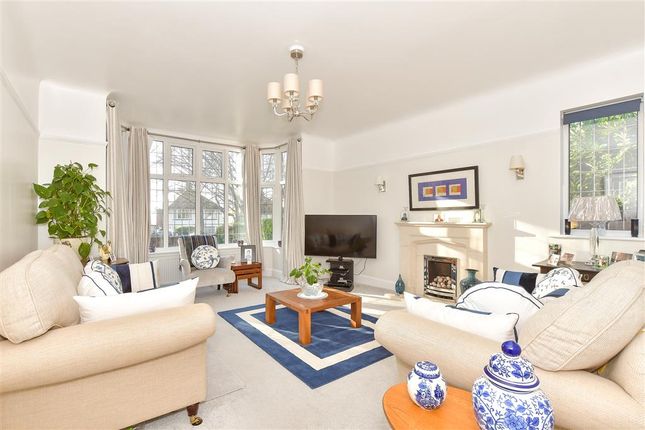4 bed detached house