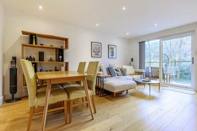 Downhall Road, Kingston Upon Thames 2 bed flat for sale