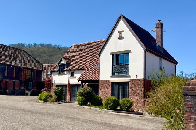 4 bed detached house