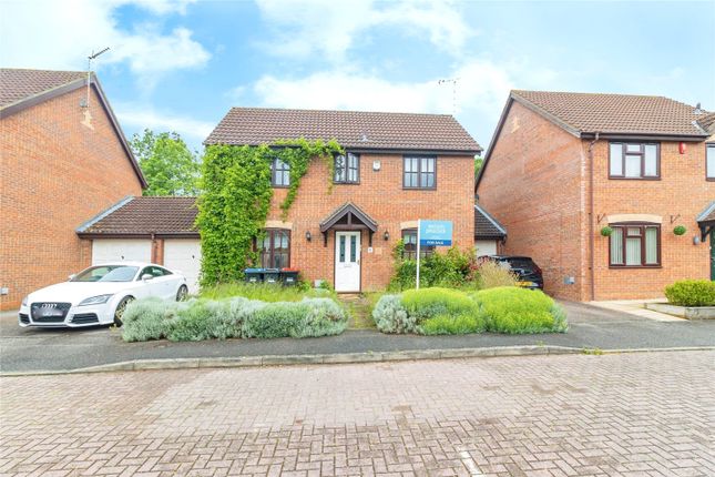 3 bed link detached house