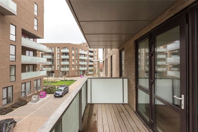 New Village Avenue, London, E14 2 bed apartment for sale