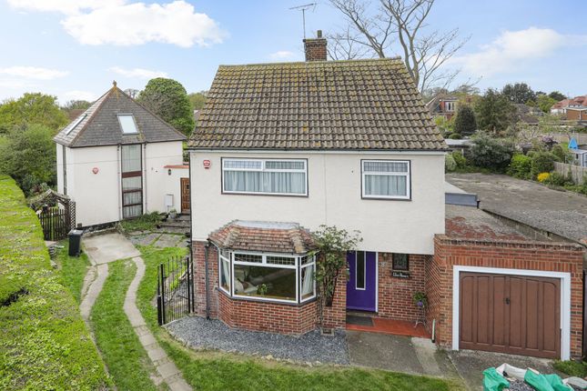 5 bed detached house