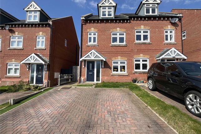 3 bedroom town house for sale