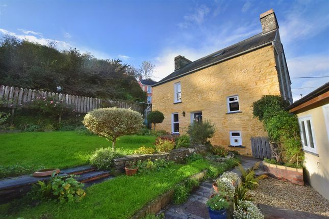Pentre Langwm, St Dogmaels, Cardigan 3 bed detached house for sale