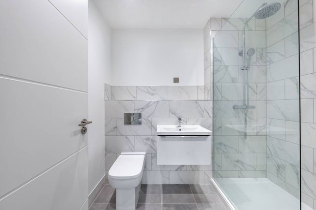 Station Road, Watford, WD17 2 bed flat for sale