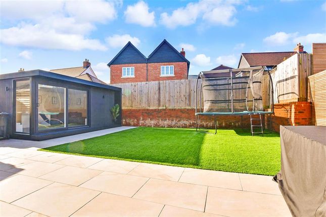 5 bed detached house